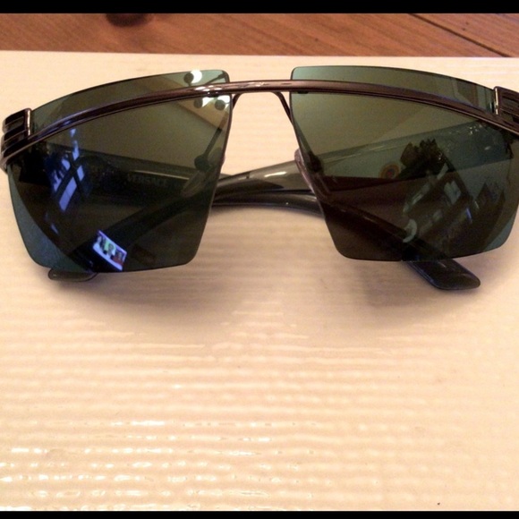 AUTHENTIC VERSACE SUNGLASSES LIKE NEW ICONIC STYLE - Picture 5 of 11